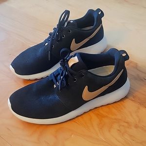 Nike Roshe One Black Tan Sneakers Sz 9.5